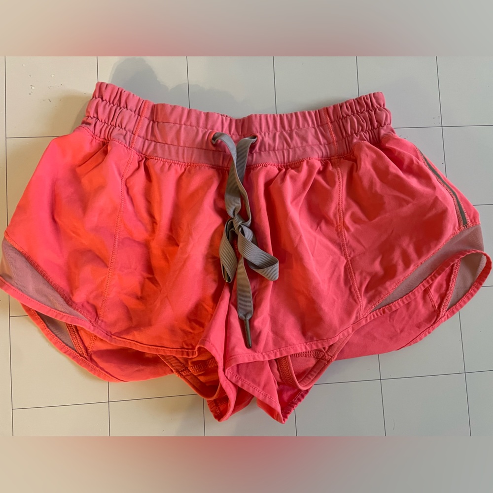 Lululemon hotty hot shorts 2.5”